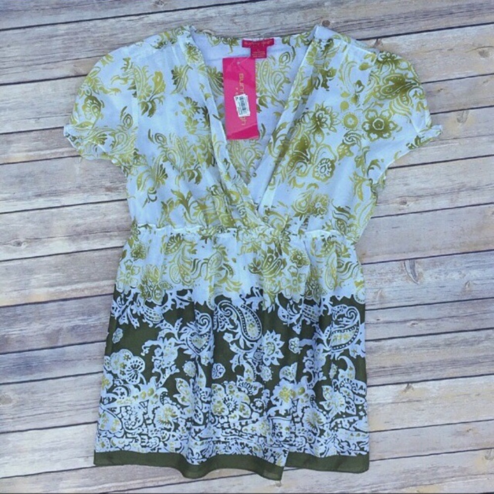 NWT pretty green and white peasant blouse